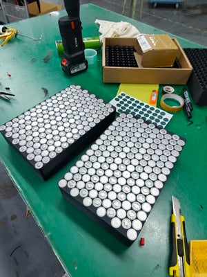 81.4V 70AH SURRON Ultra Bee Upgrade Battery manufactured by Chakra Battery Company, featuring 0.5mm copper-nickel composite foil, an Ant BMS rated for 340A continuous current, and an integrated mounting bracket for effective vibration damping.