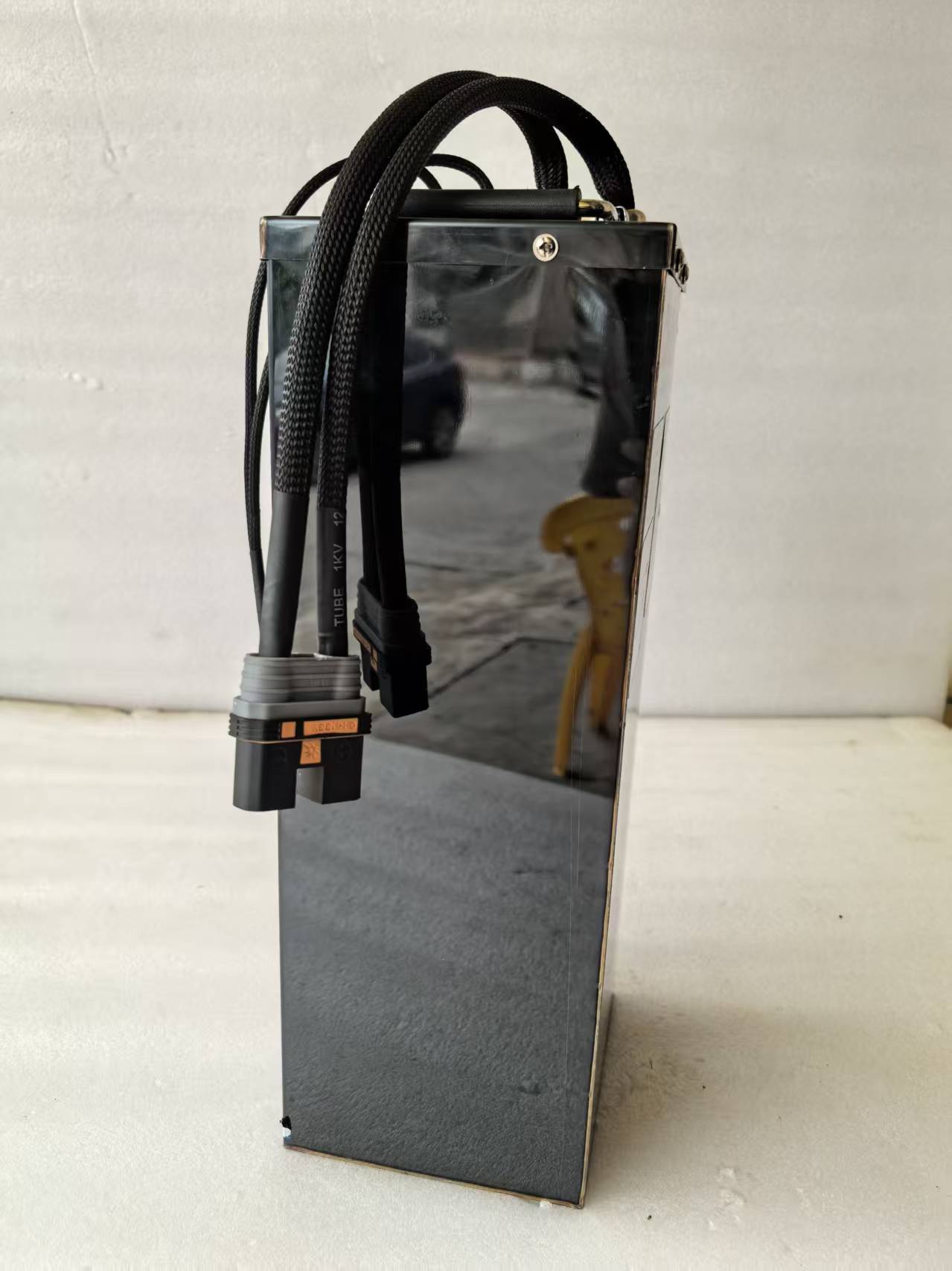 High-performance 60V 50Ah SURRON Light Bee upgrade battery manufactured by Chakra Battery, equipped with a 200A/550A Ant BMS