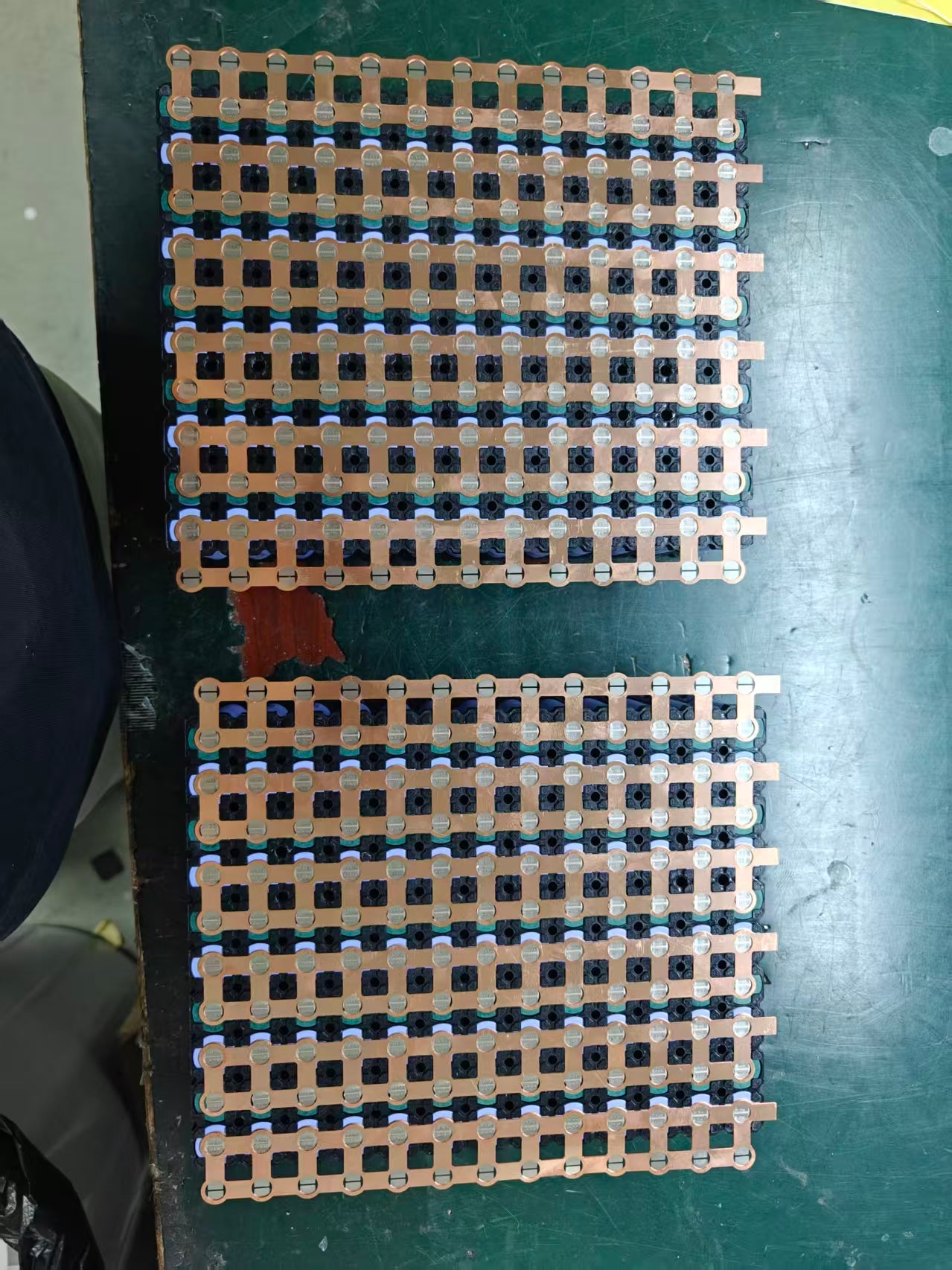 EVE40PL battery cell welded with copper-nickel composite sheet