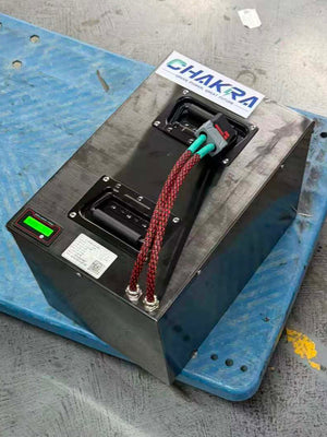 A 90Ah long-range battery manufactured by Chakra Battery, featuring Geely Jinbrick battery cells and equipped with Ant Smart BMS