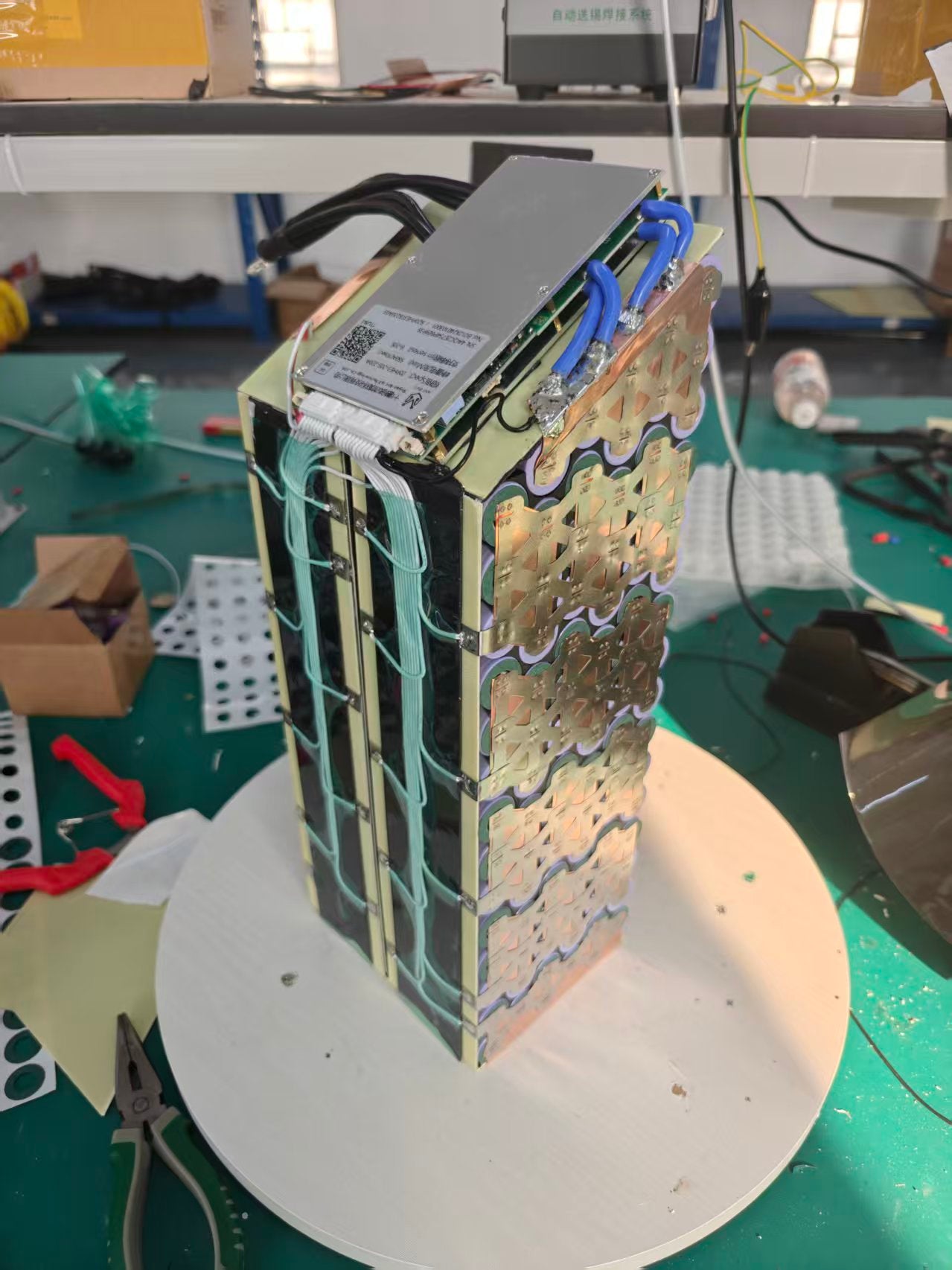 High-performance Surron Light Bee upgraded with a 72V battery, featuring an ultra-high capacity of 36Ah and equipped with a 220A/550A Ant BMS